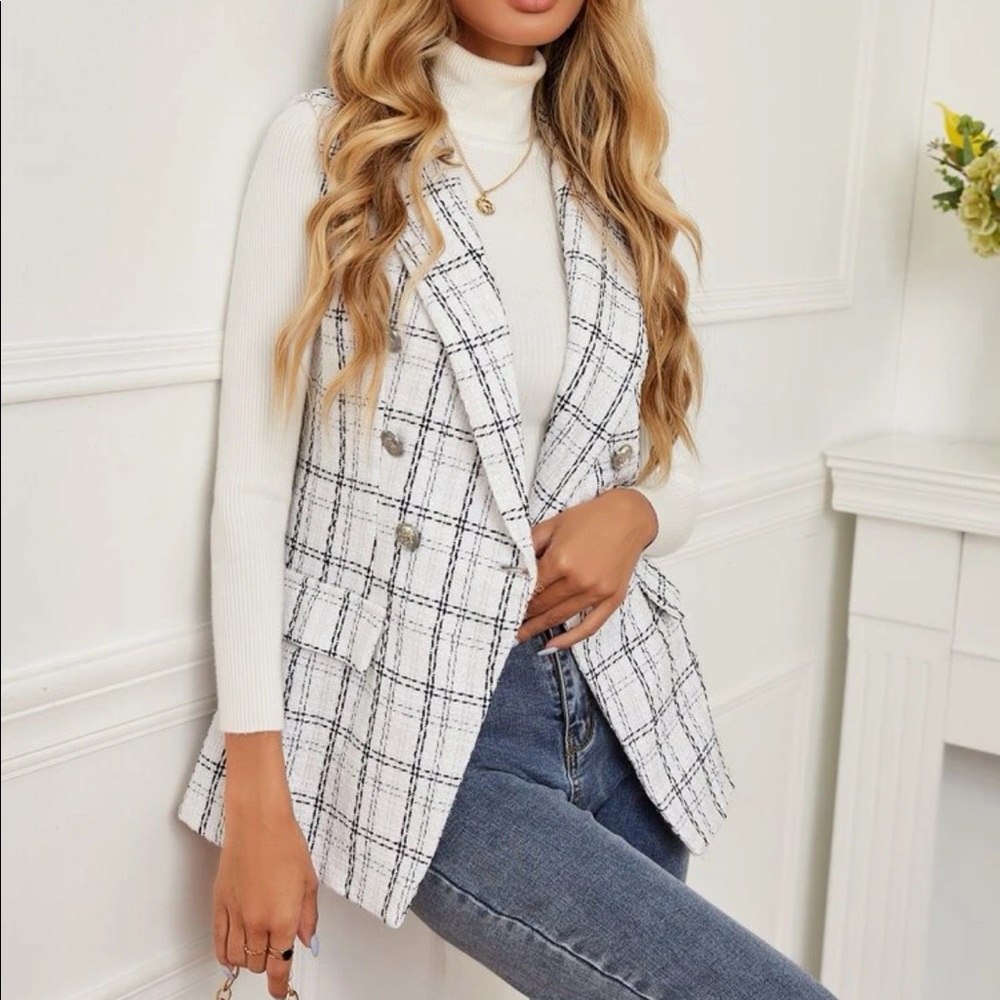 Tweed sleeveless blazer